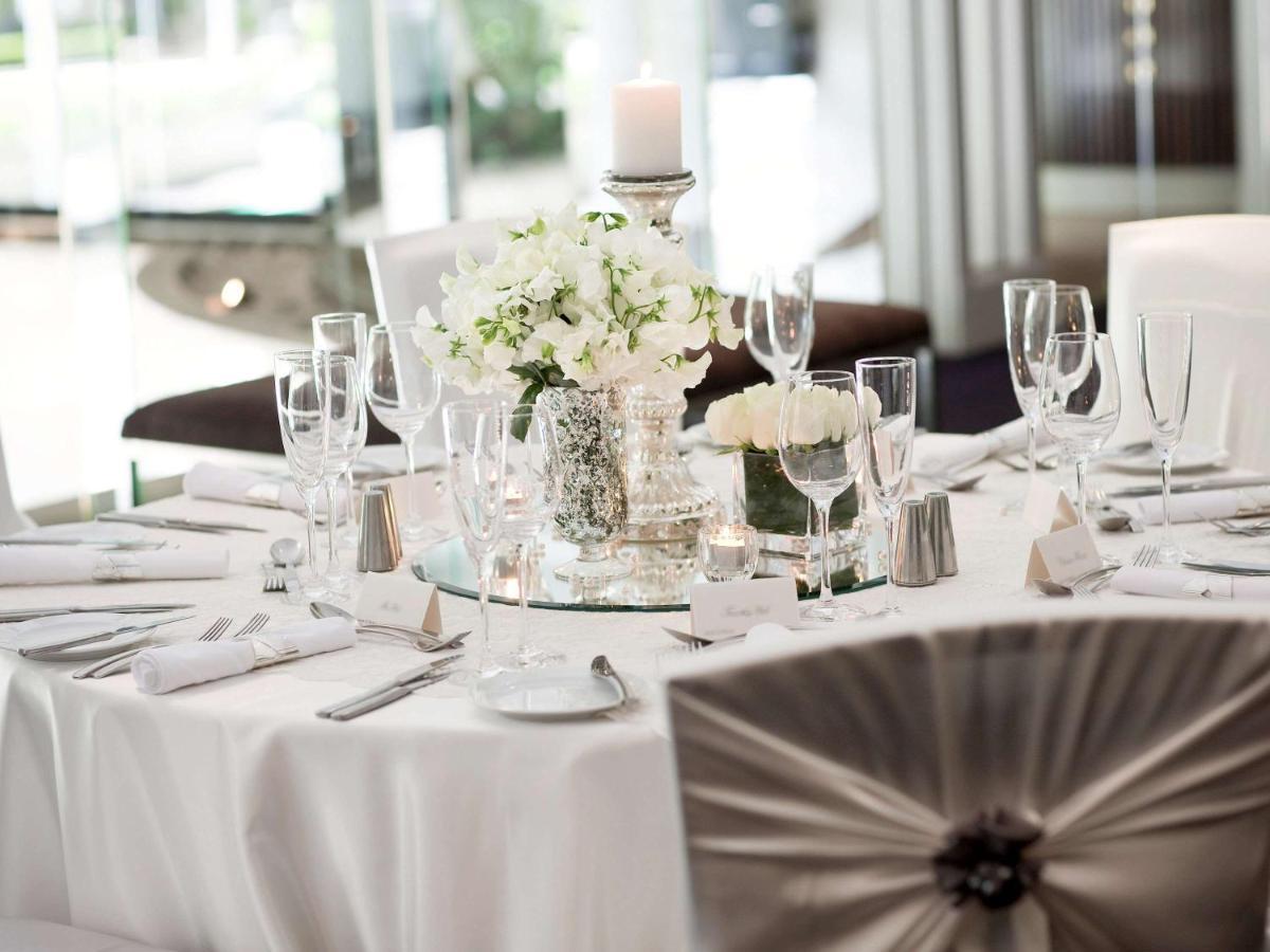 พูลแมน ซิดนีย์ ไฮด์ พาร์ค Hotel ภายนอก รูปภาพ A table set for a formal dinner