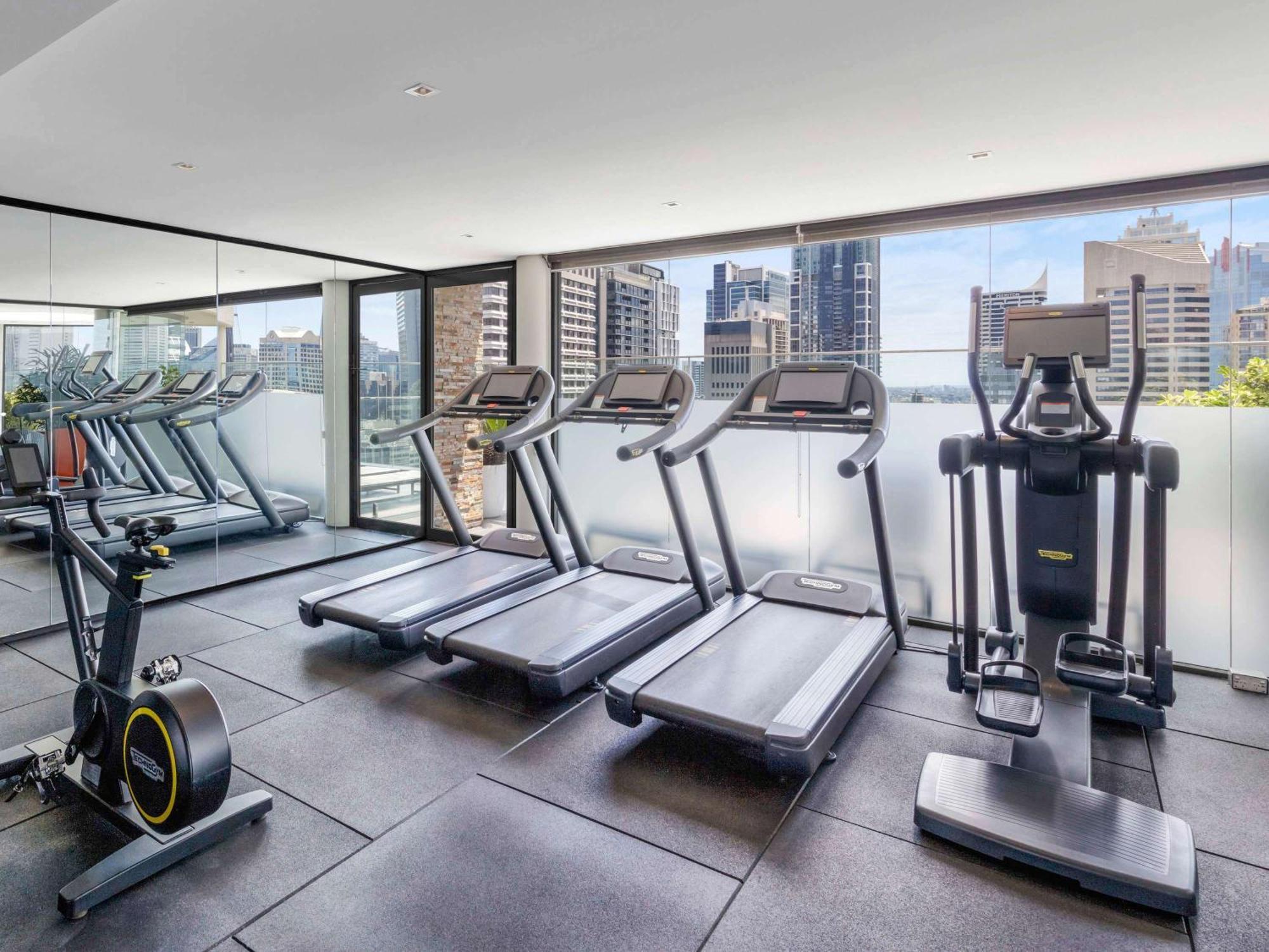 พูลแมน ซิดนีย์ ไฮด์ พาร์ค Hotel ภายนอก รูปภาพ The gym at the hotel