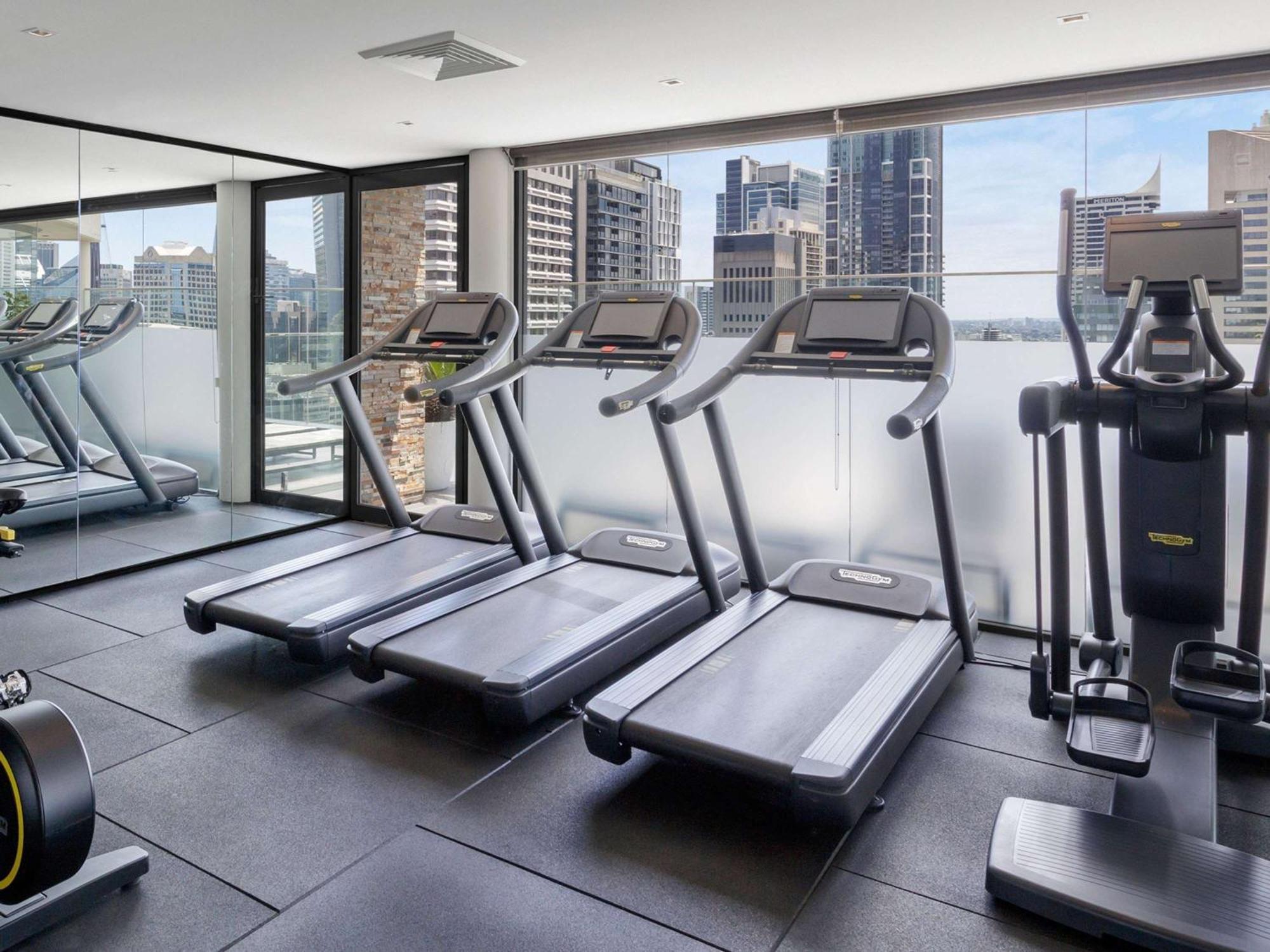 พูลแมน ซิดนีย์ ไฮด์ พาร์ค Hotel ภายนอก รูปภาพ The gym at the hotel