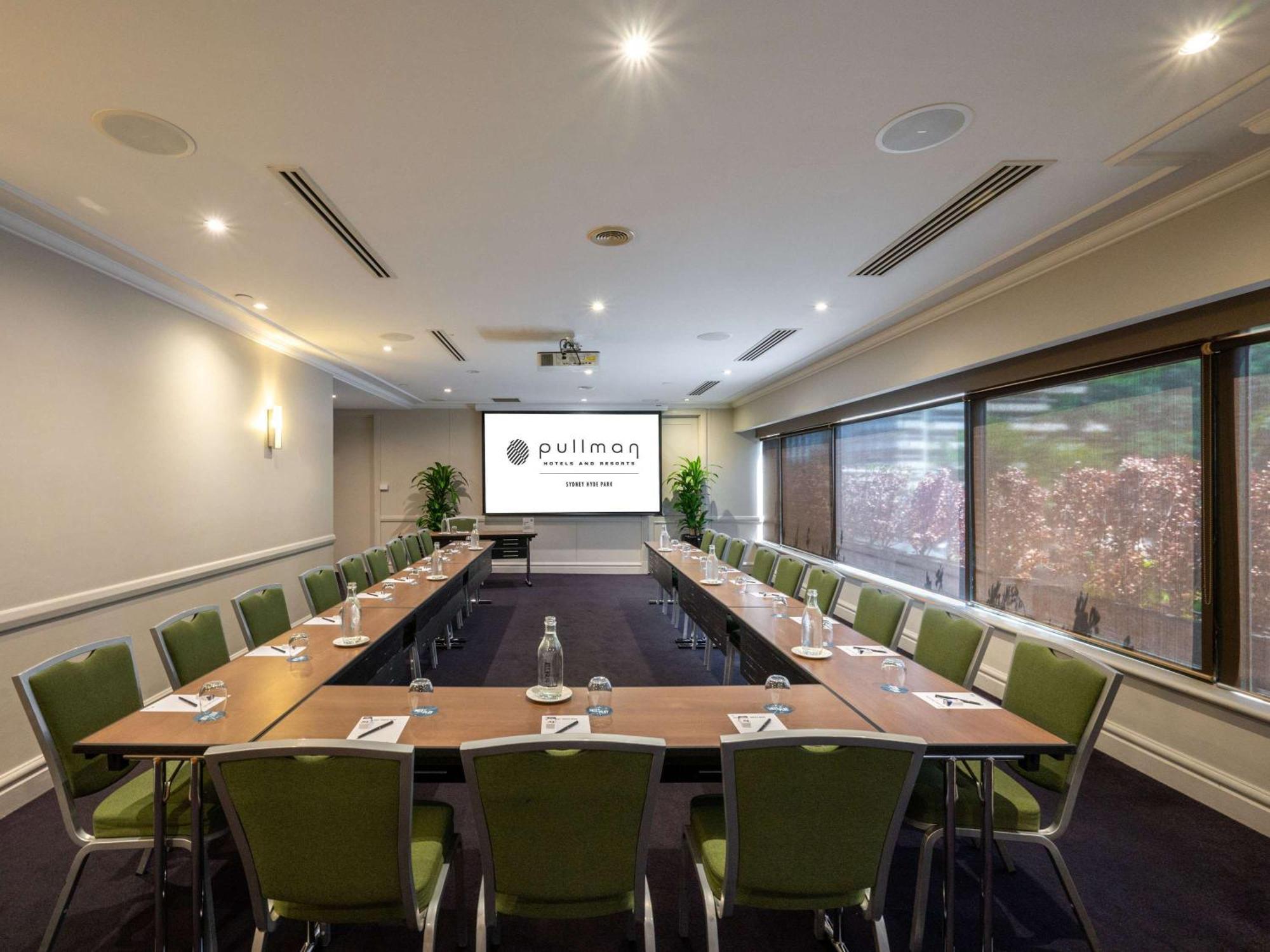พูลแมน ซิดนีย์ ไฮด์ พาร์ค Hotel ภายนอก รูปภาพ The Boardroom