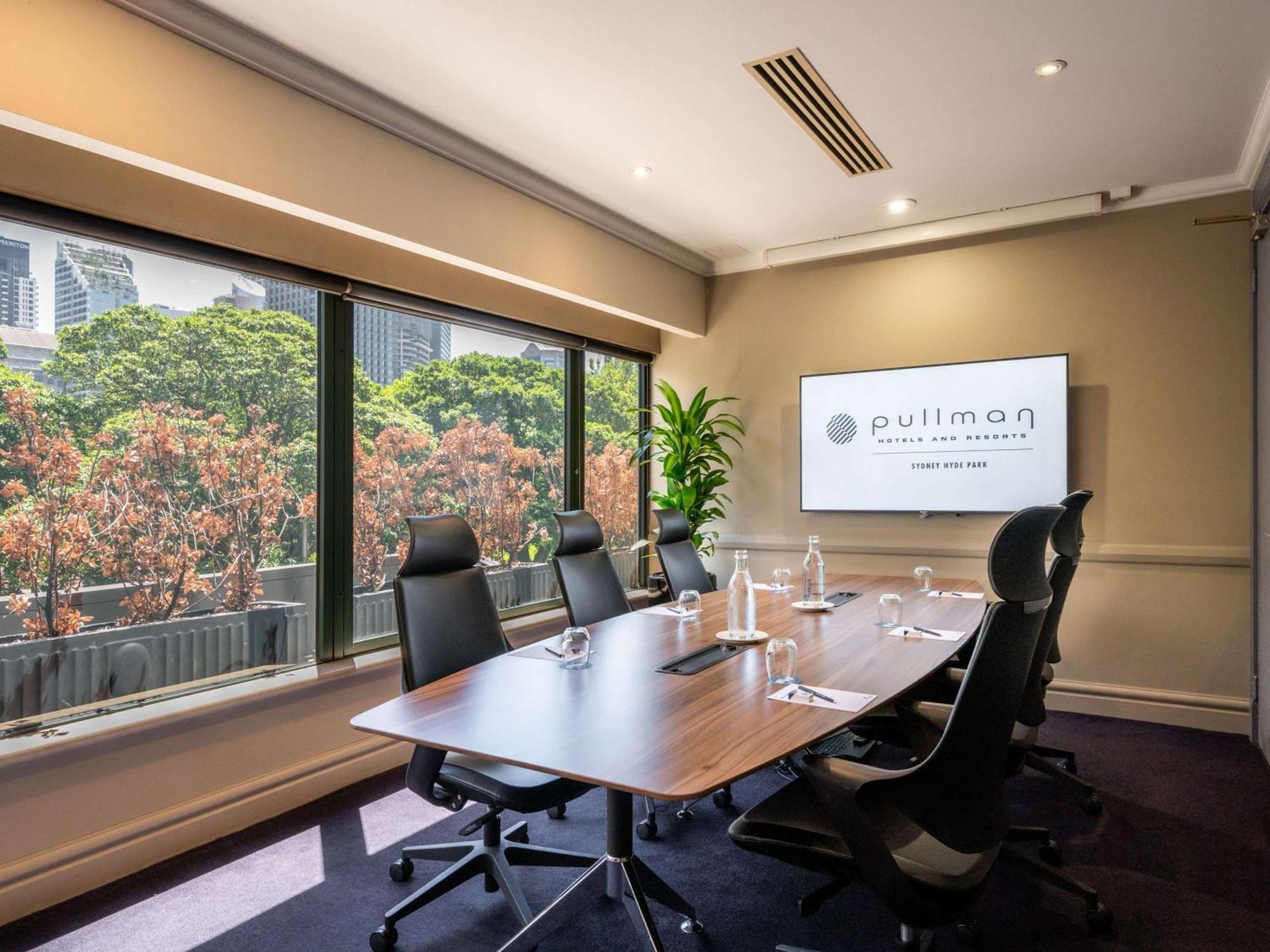 พูลแมน ซิดนีย์ ไฮด์ พาร์ค Hotel ภายนอก รูปภาพ Boardroom at Pullman Melbourne on Swanston