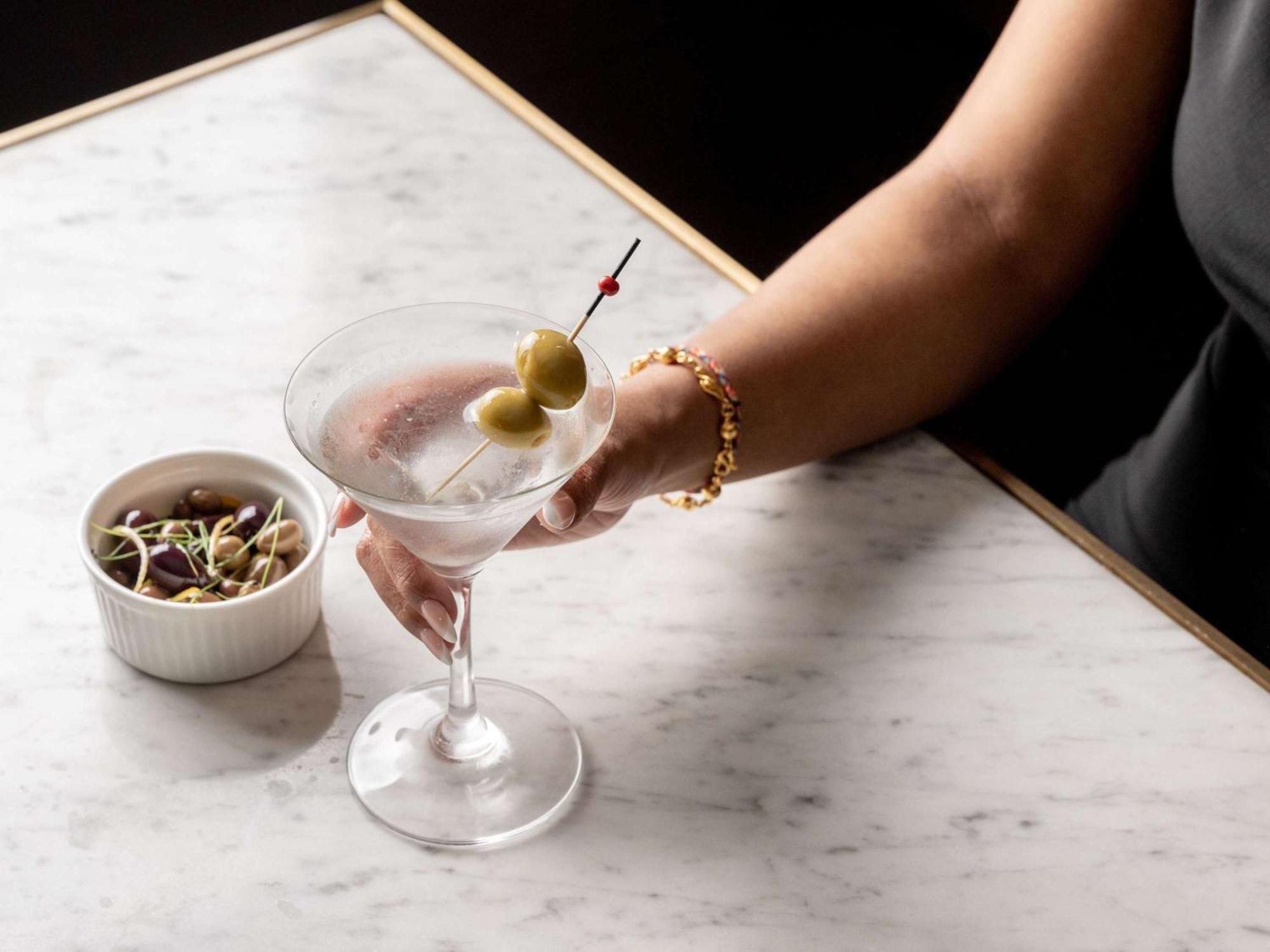 พูลแมน ซิดนีย์ ไฮด์ พาร์ค Hotel ภายนอก รูปภาพ A martini